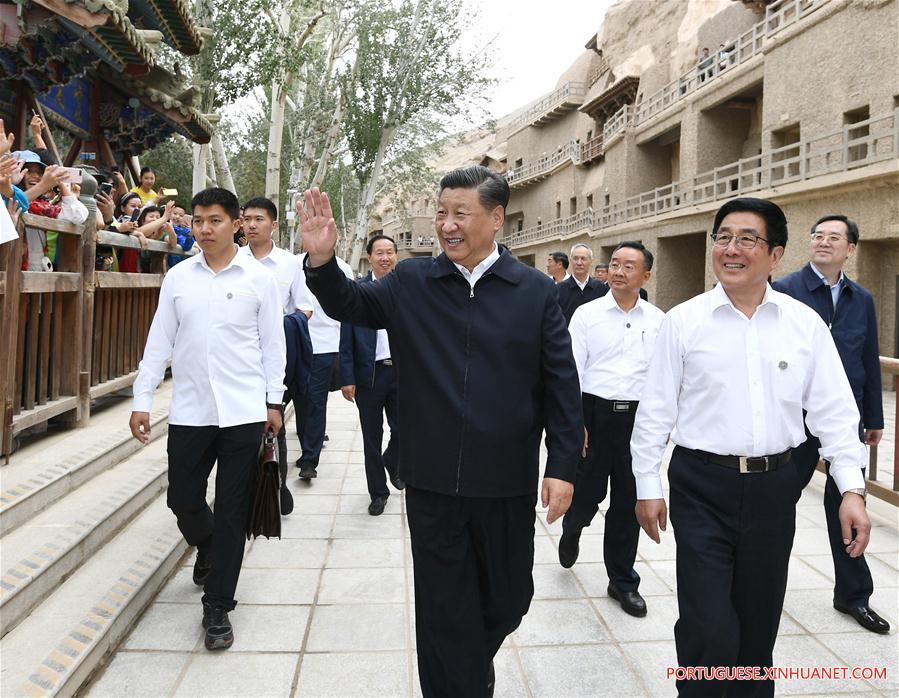 Xi visita patrimônio cultural em Gansu