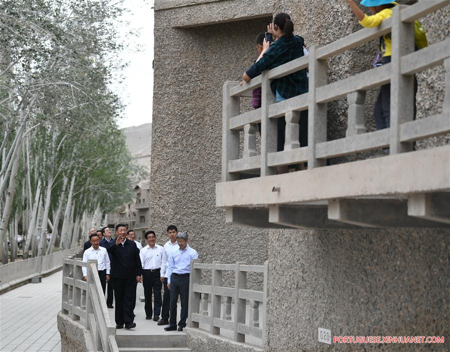 Xi visita patrimônio cultural em Gansu