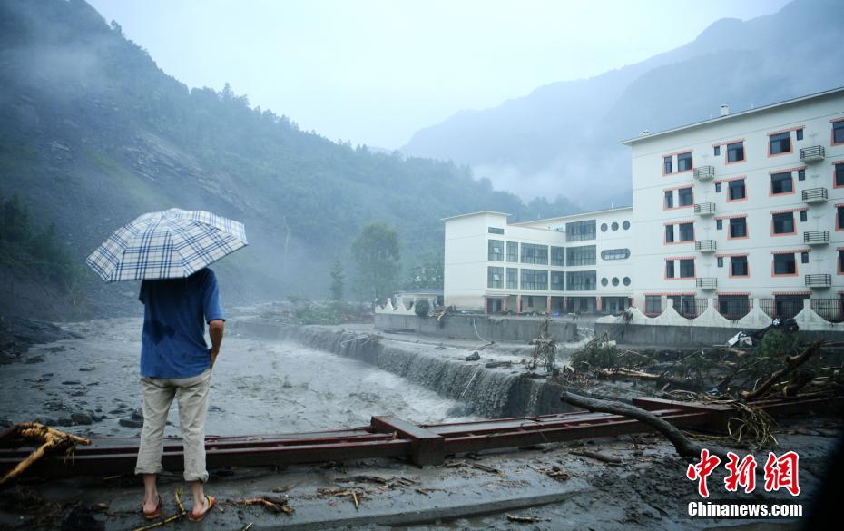 Mais de 12 mil pessoas foram afetadas pela tempestade em Sichuan