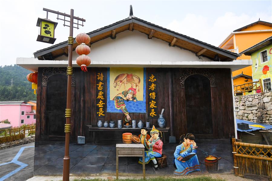 Pinturas murais fazem da aldeia um resort turístico em Jiangxi, leste da China