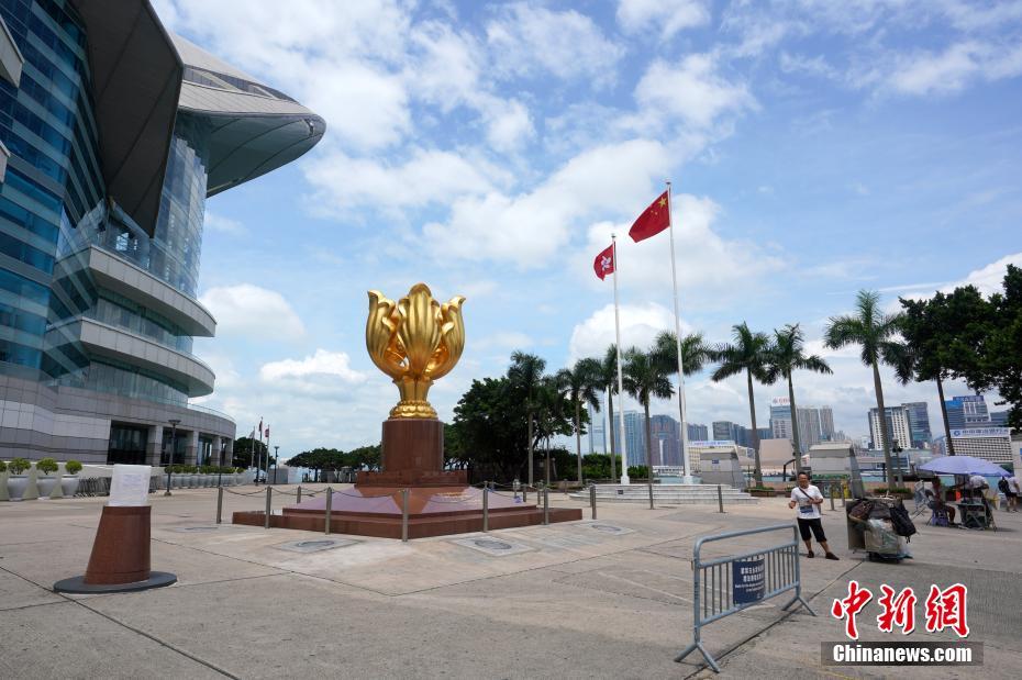 Hong Kong: visitas à Praça de Bauhinia Dourada diminuem devido aos eventos sociais