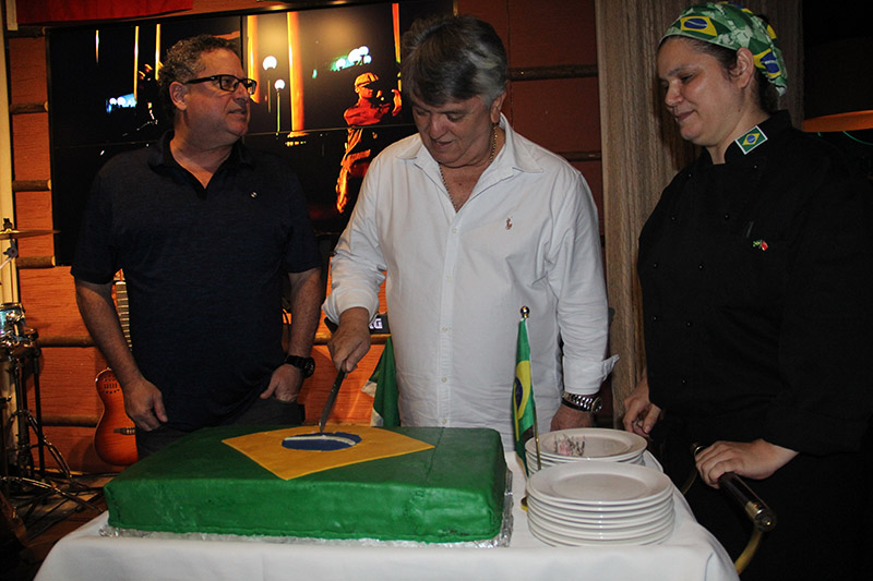 Brasileiros na China celebram independência do Brasil