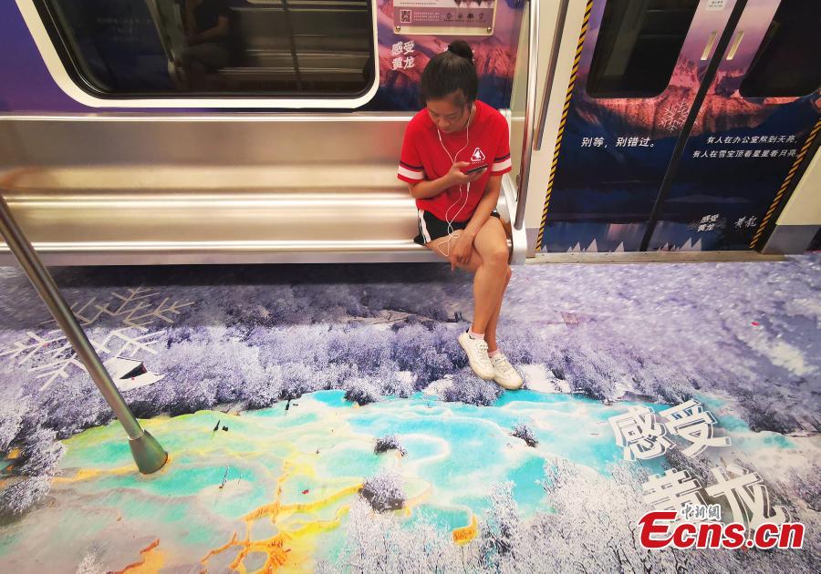 Insólito: metrô de Chengdu decorado com pintura de Huanglong, patrimônio da UNESCO