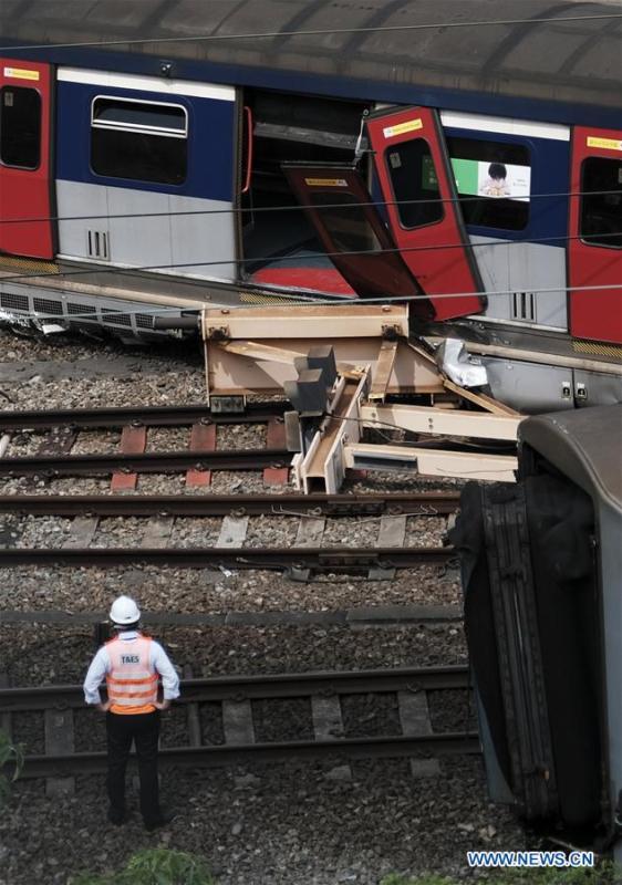 8 pessoas feridas após descarrilamentos de trem perto da estação de metrô Hung Hom de Hong Kong