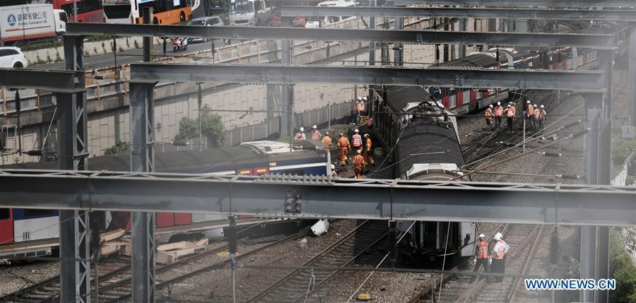 8 pessoas feridas após descarrilamentos de trem perto da estação de metrô Hung Hom de Hong Kong