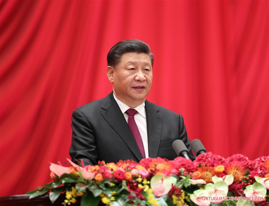 Xi destaca união e esforços para revitalização nacional na recepção pelo 70º aniversário da República Popular da China