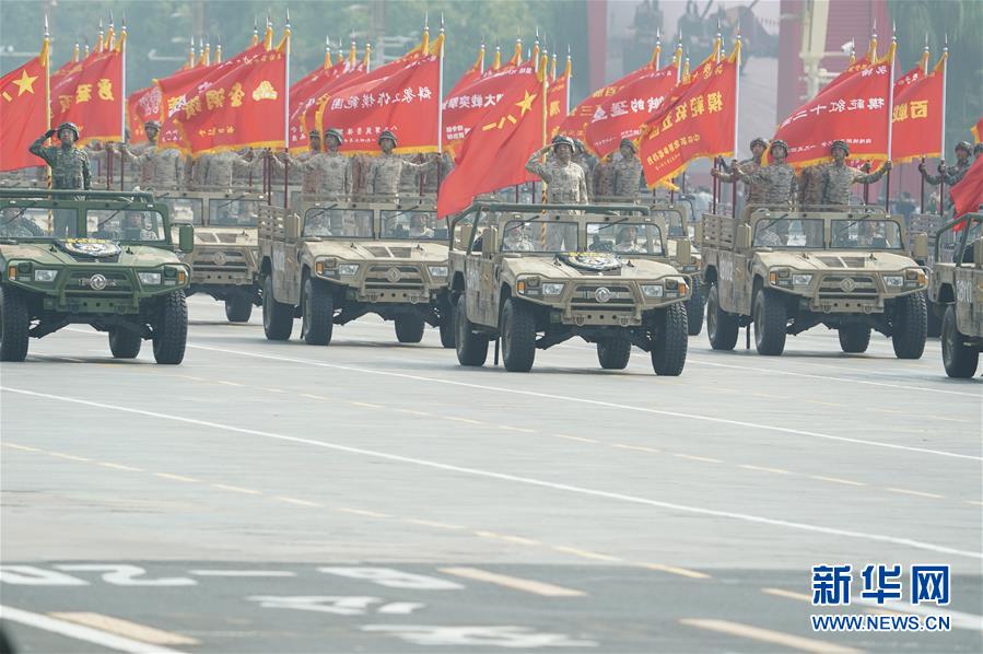 Xi faz revista das forças armadas no Dia Nacional