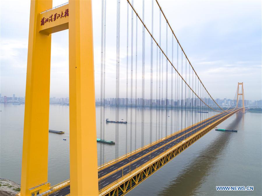 Ponte de suspensão mais extensa do mundo abre ao tráfego