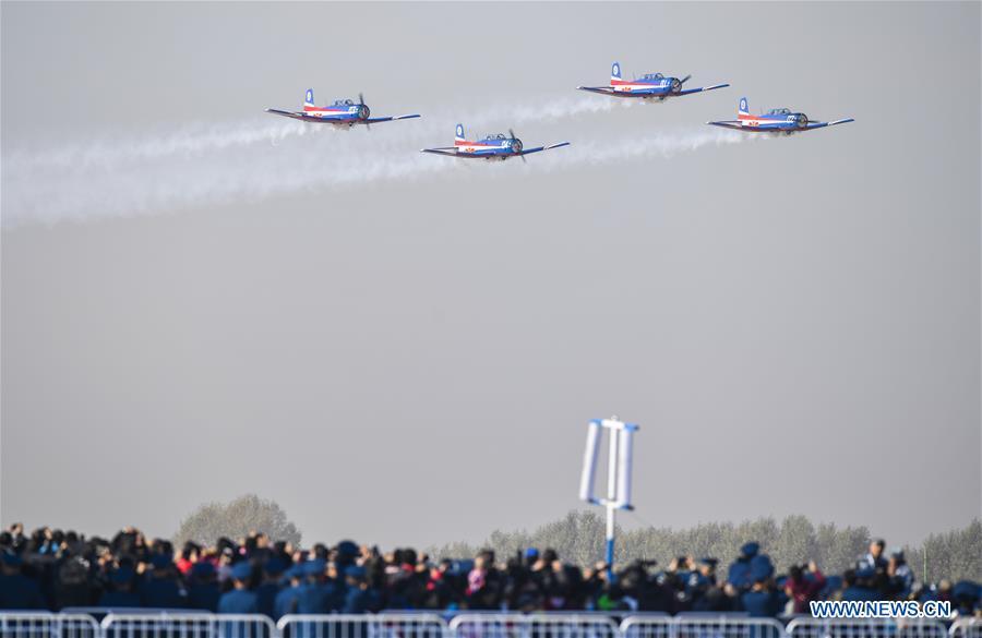 Força Aérea do ELP celebra 70º aniversário com atividade comemorativa