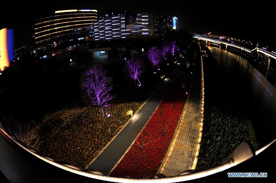 Panorama noturno do local da 2ª CIIE em Shanghai