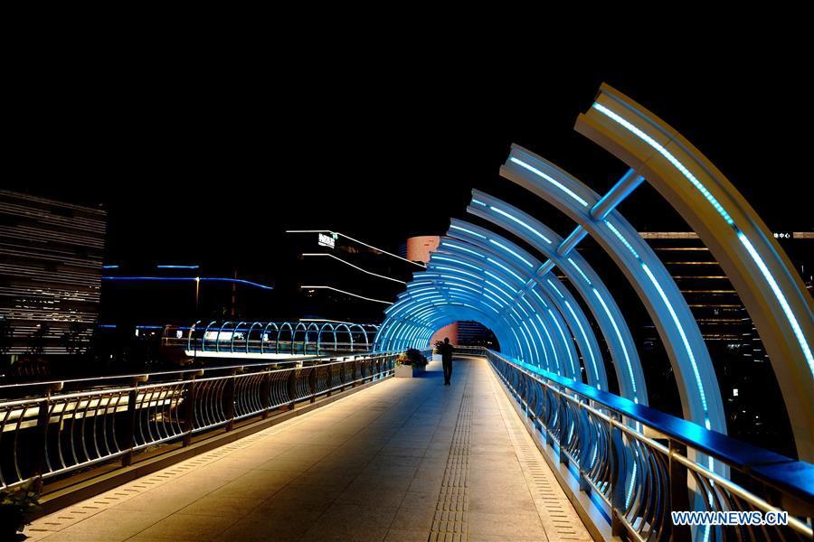 Panorama noturno do local da 2ª CIIE em Shanghai