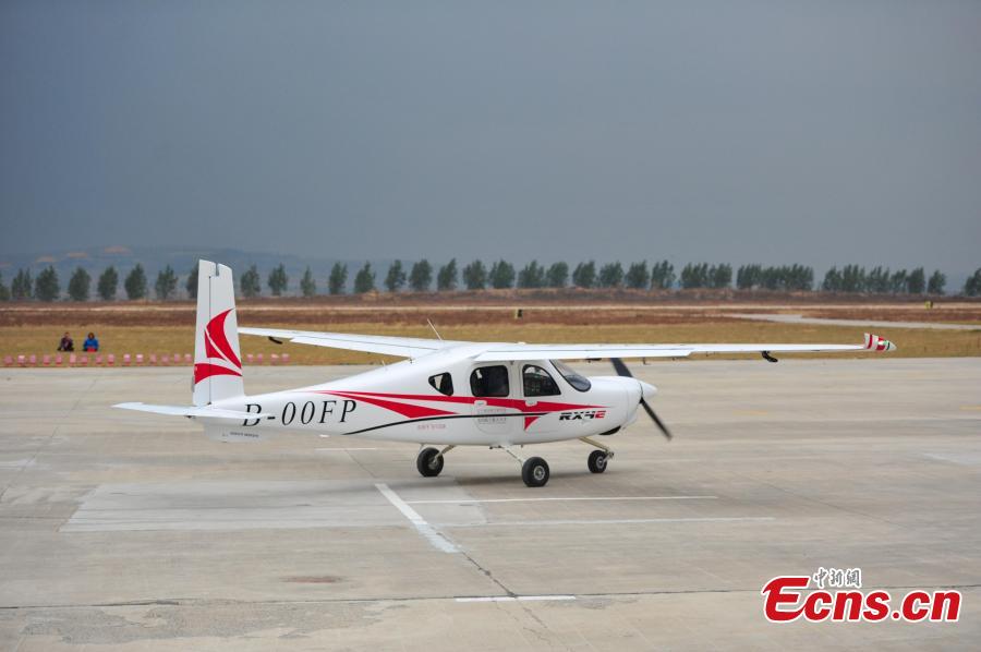 Avião elétrico de quatro assentos realiza voo inaugural na China