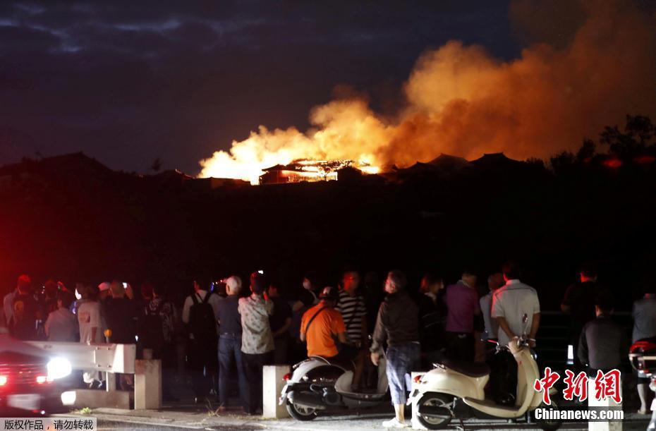 Japão: Castelo Shuri, patrimônio da UNESCO, destruído por incêndio