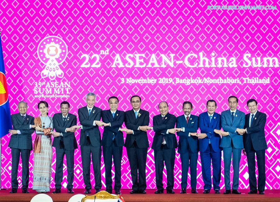 Premiê chinês pede que China e ASEAN defendam multilateralismo e livre comércio