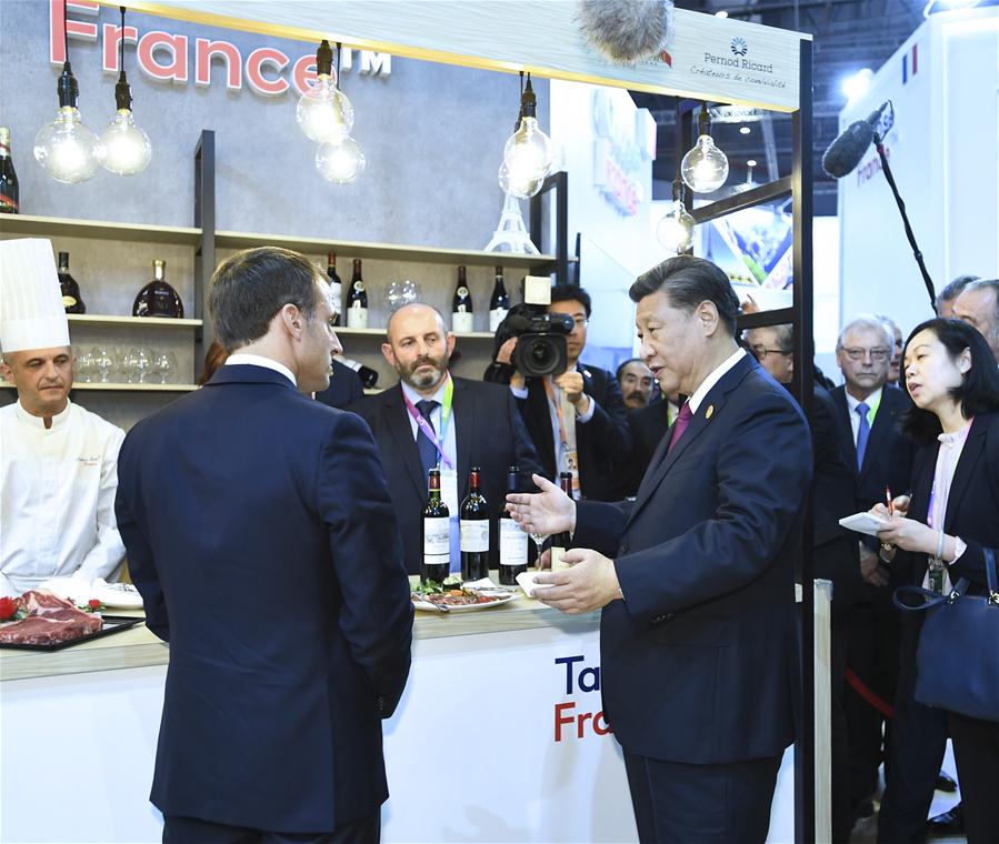 Xi e líderes estrangeiros visitam a CIIE