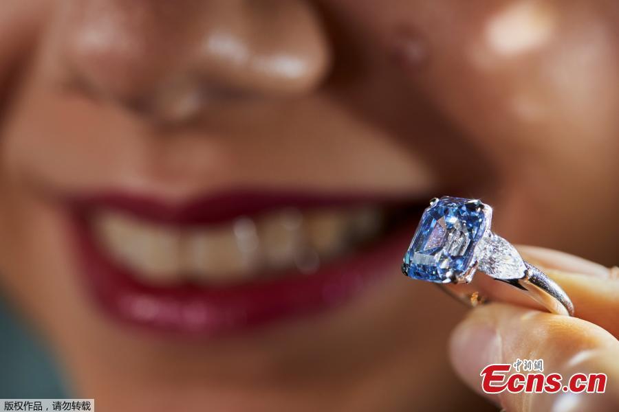 Anel de diamante azul raro será leiloado