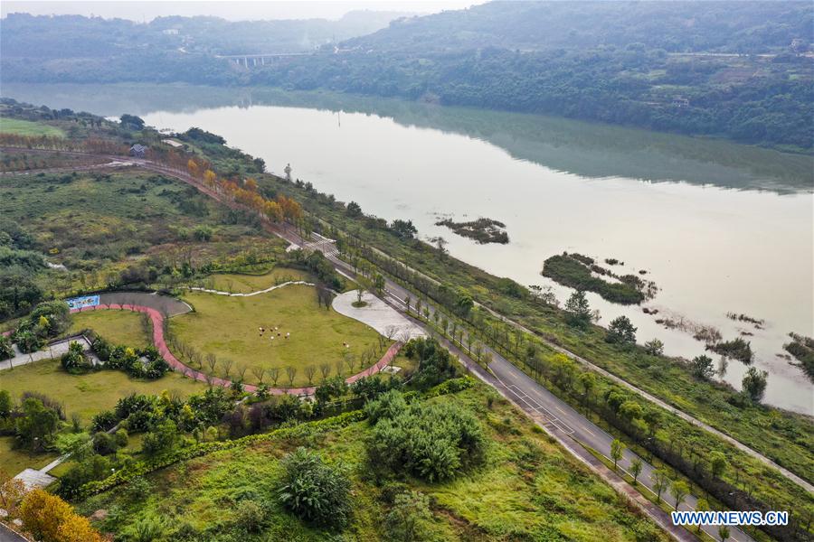 Cenário do início do inverno da ilha de Guangyang em Chongqing