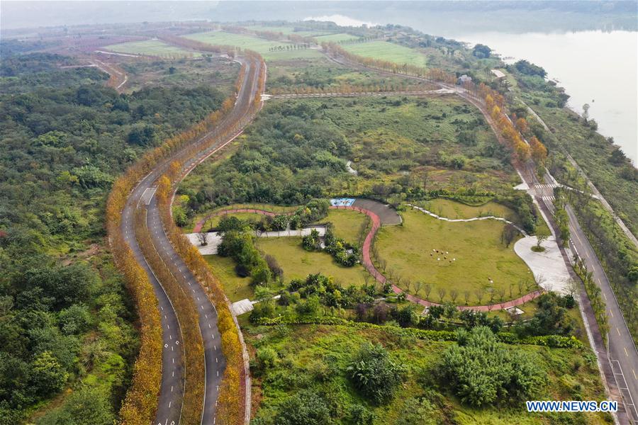 Cenário do início do inverno da ilha de Guangyang em Chongqing