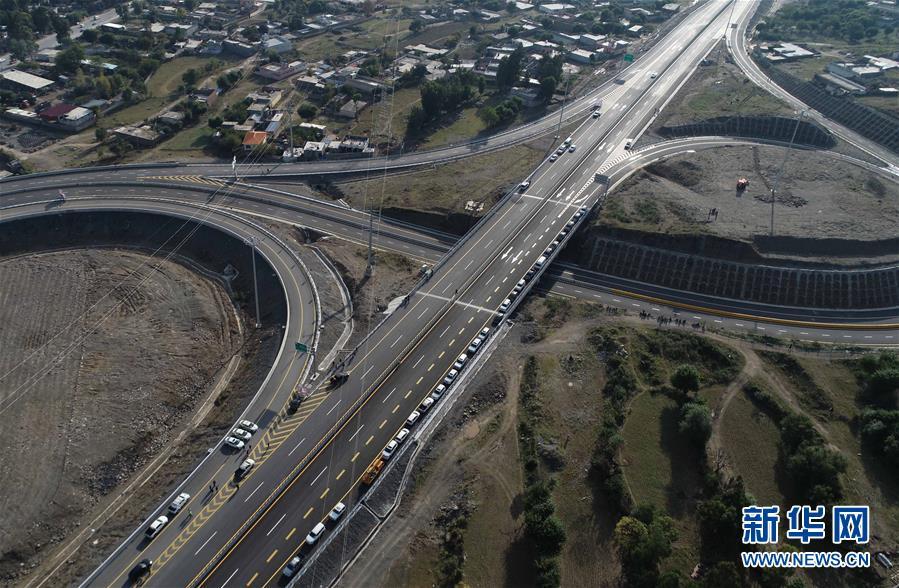 Via expressa no Corredor Econômico do Paquistão inaugurada no noroeste paquistanês