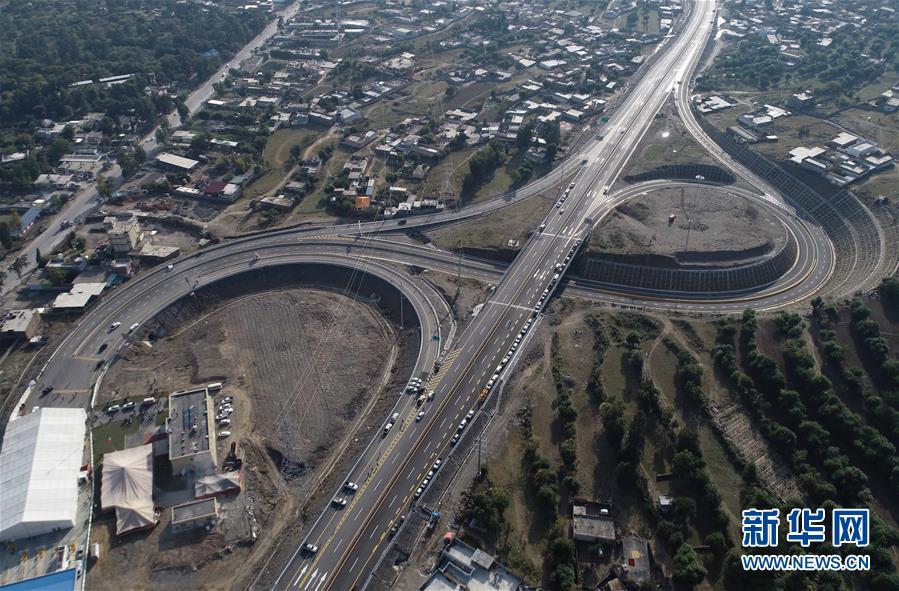 Via expressa no Corredor Econômico do Paquistão inaugurada no noroeste paquistanês