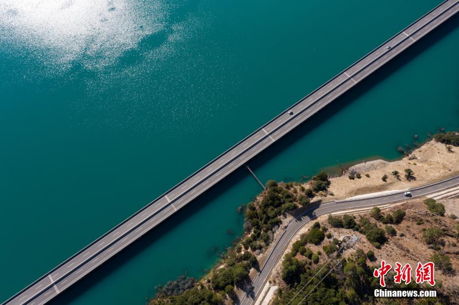 Tibete: vista aérea do “trilho mais bonito sobre as águas”