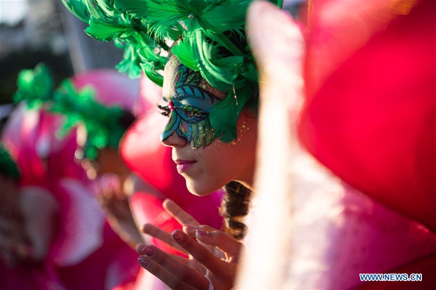 Desfile realizado para celebrar 20º aniversário do retorno de Macau à China