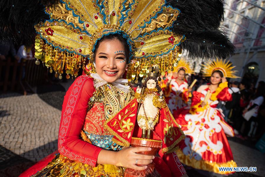 Desfile realizado para celebrar 20º aniversário do retorno de Macau à China