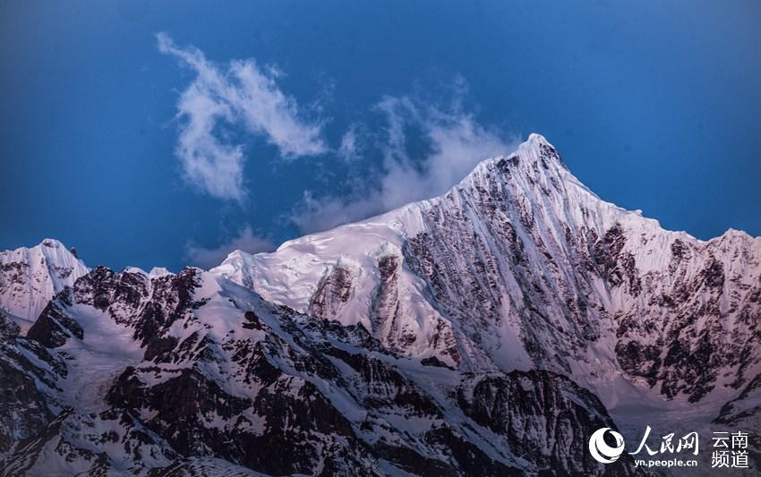 Galeria: Diqing e sua montanha coberta de neve ao nascer do sol