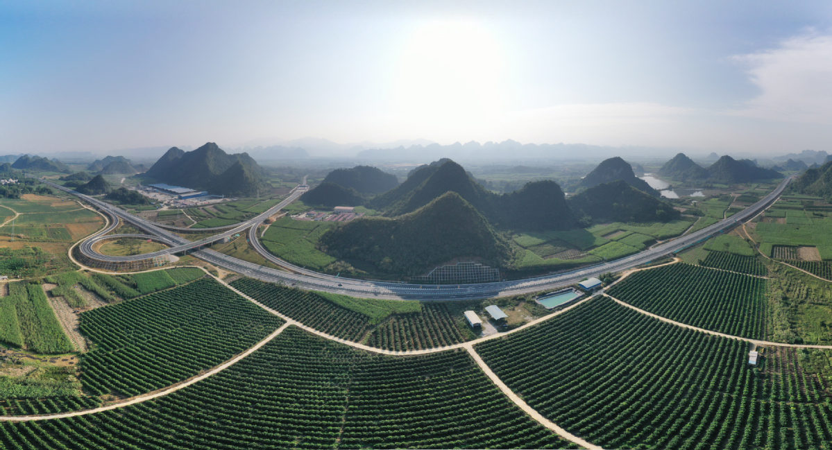 Autoestrada pitoresca concluída em Guangxi