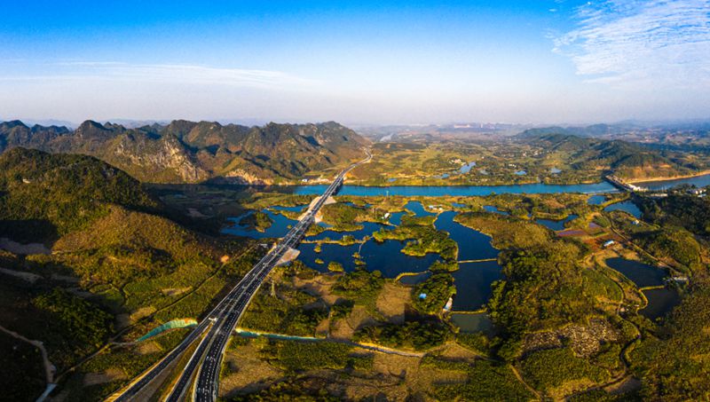 Autoestrada pitoresca concluída em Guangxi