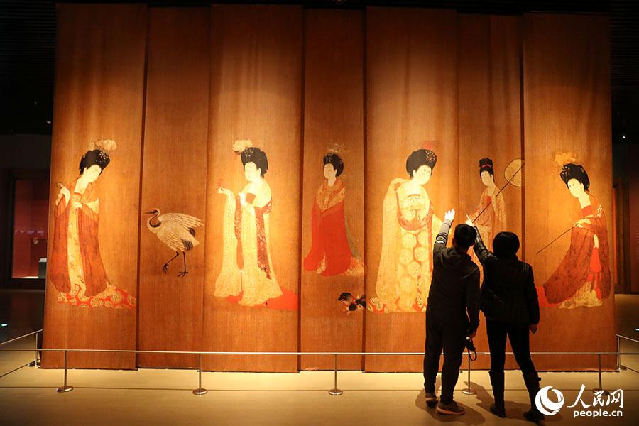 Exposição de relíquias culturais da dinastia Tang realizada em Museu da província de Liaoning