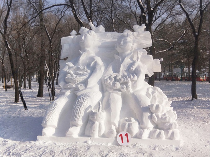 Exposição de esculturas de neve aberta ao público em Harbin