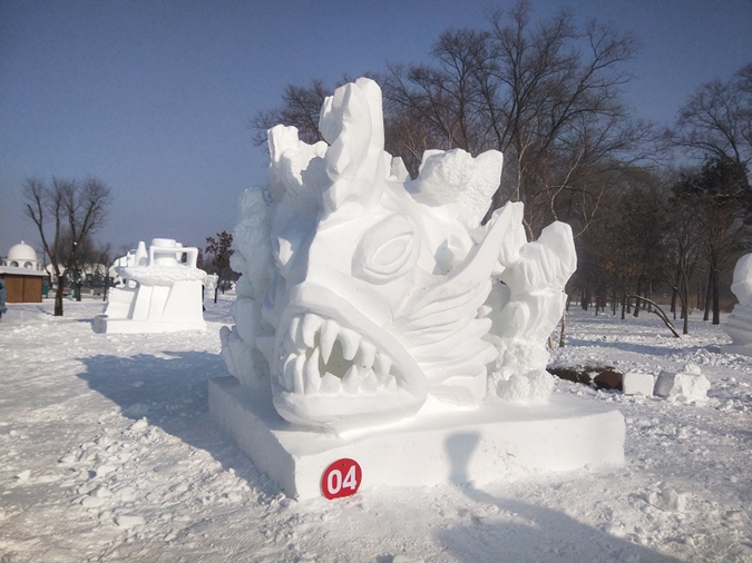 Exposição de esculturas de neve aberta ao público em Harbin