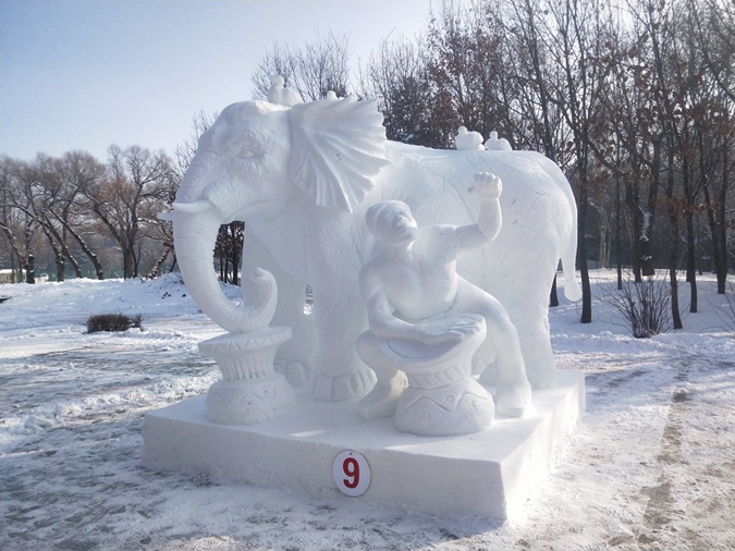 Exposição de esculturas de neve aberta ao público em Harbin