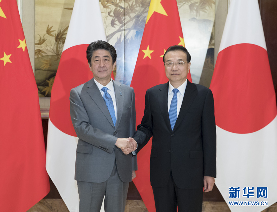 Premiê chinês realiza conversa com seu homólogo japonês