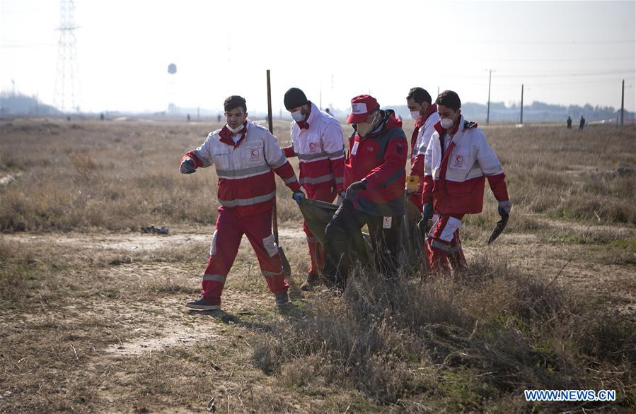 Queda de avião ucraniano provoca a morte de todos os passageiros