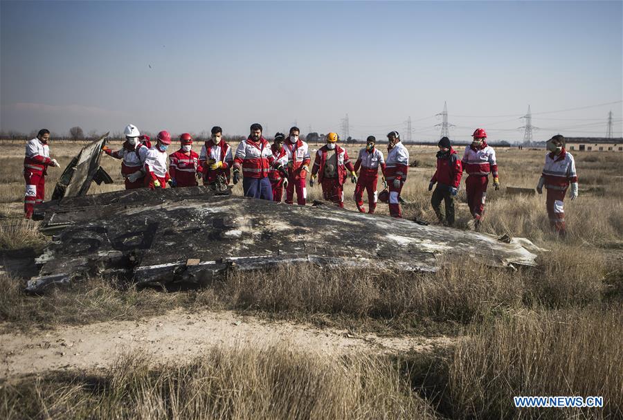 Queda de avião ucraniano provoca a morte de todos os passageiros