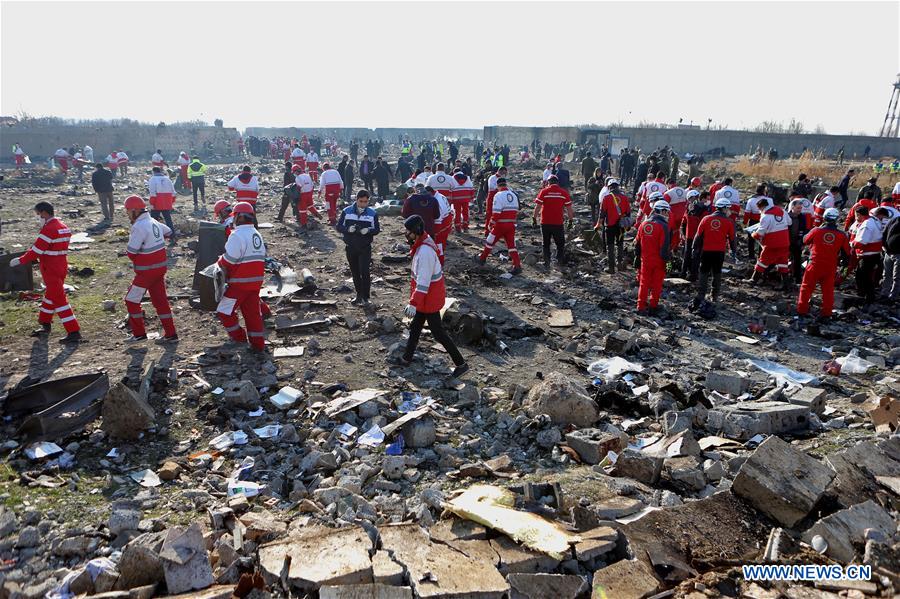 Queda de avião ucraniano provoca a morte de todos os passageiros