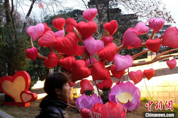 Nanjing: decoração de lanternas comemora Ano Novo Chinês