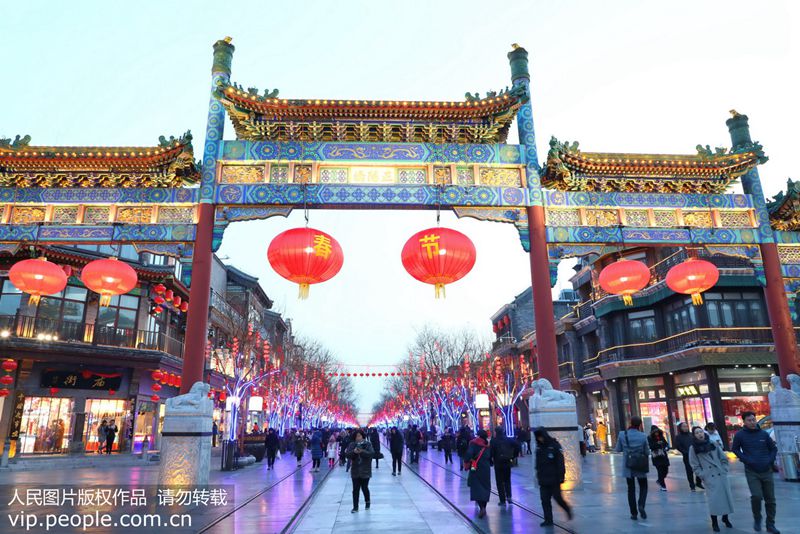 Beijing: Avenida Qianmen está decorada para abraçar o Festival da Primavera