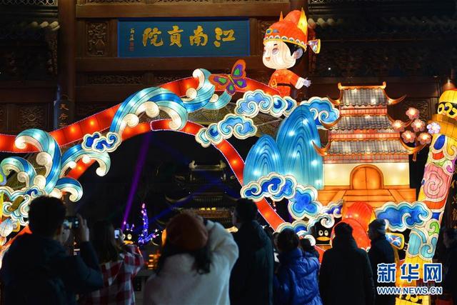 Maior festa de lanternas da China foi iniciada em Nanjing