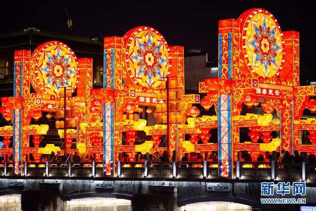 Maior festa de lanternas da China foi iniciada em Nanjing