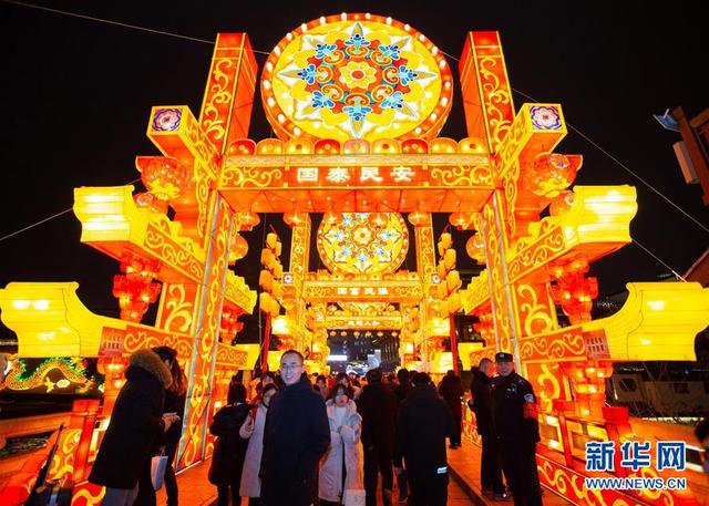 Maior festa de lanternas da China foi iniciada em Nanjing