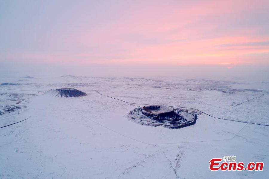 Galeria: grupo vulcânico Ulan Hada coberto de neve