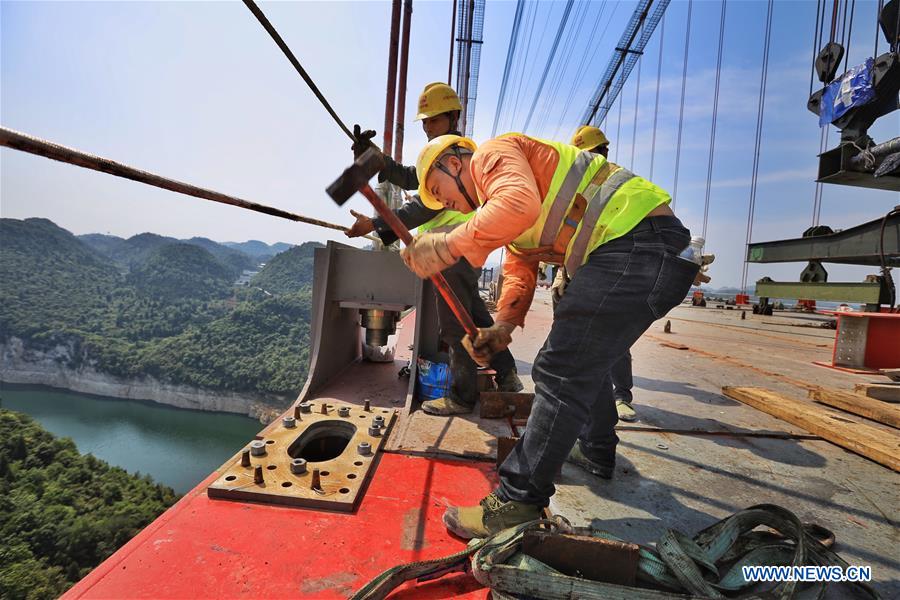 Galeria: Ponte Wujiang sobre Lago Feilong em construção em Guizhou

