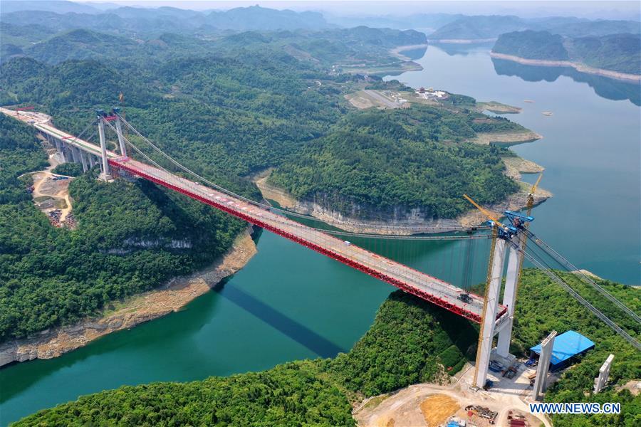 Galeria: Ponte Wujiang sobre Lago Feilong em construção em Guizhou

