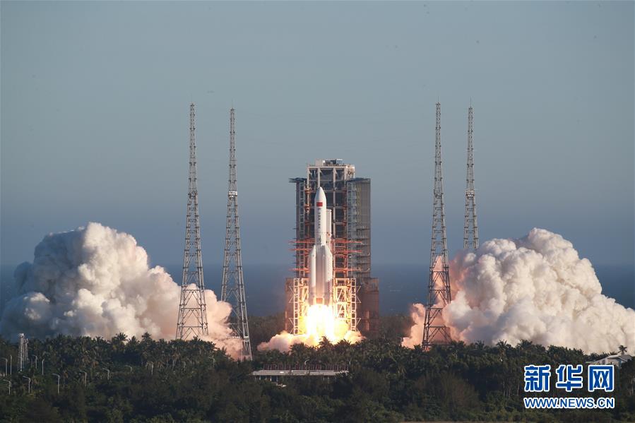 Foguete Longa Marcha-5B completa voo inaugural com sucesso, iniciando a construção da estação espacial chinesa

