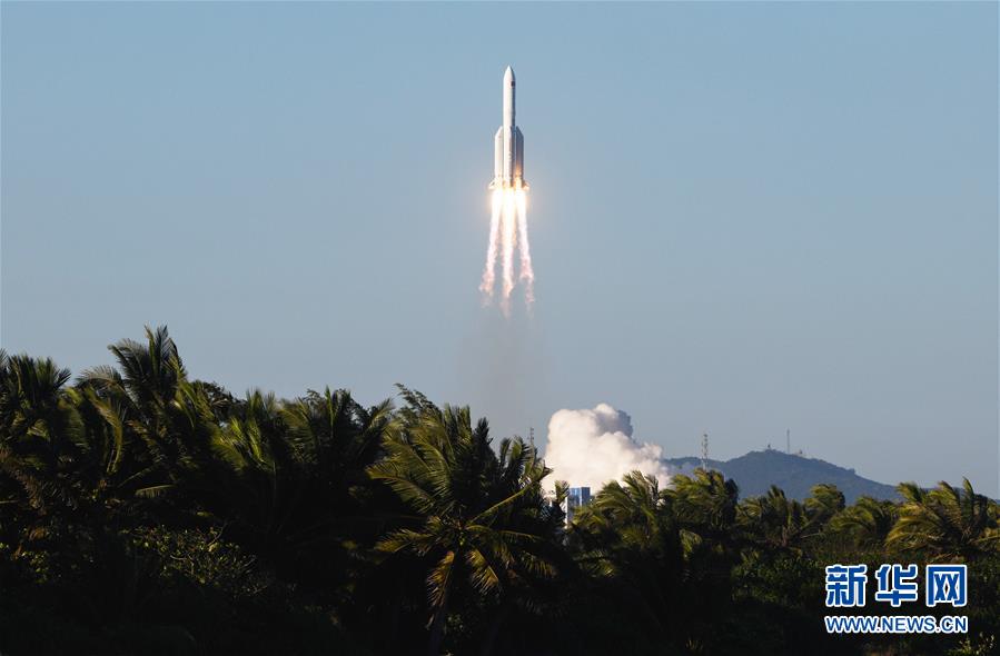 Foguete Longa Marcha-5B completa voo inaugural com sucesso, iniciando a construção da estação espacial chinesa

