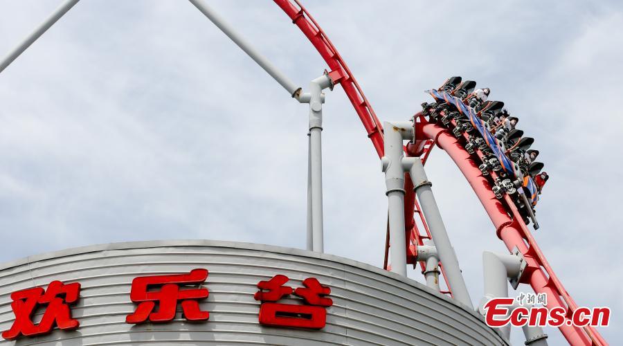 Parque temático Happy Valley de Wuhan reabre com número limitado de visitantes