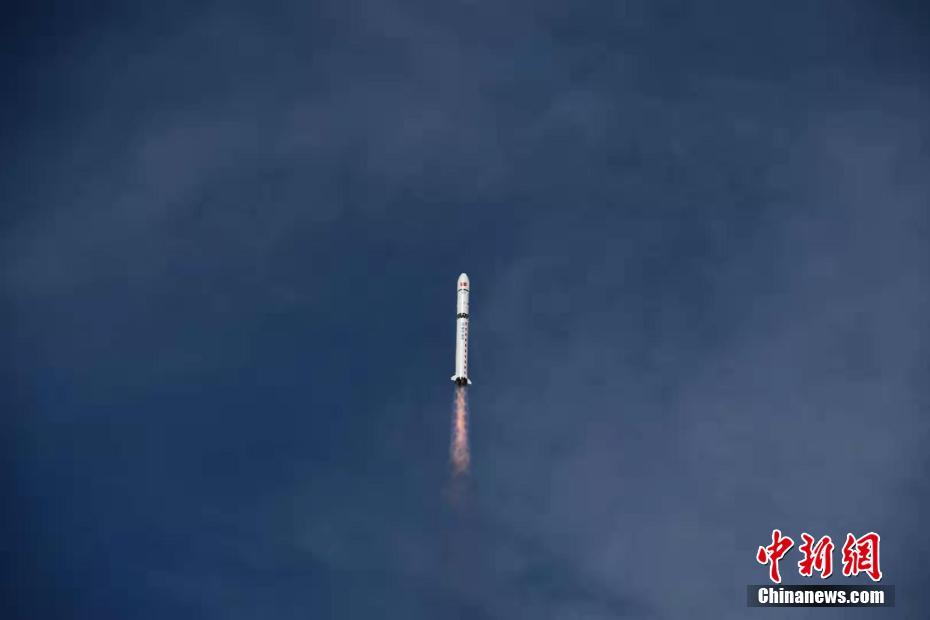 China envia dois satélites para órbita planejada